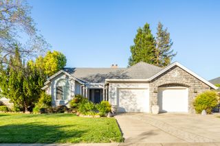 3126 Riesling Path, Redding, CA 96001