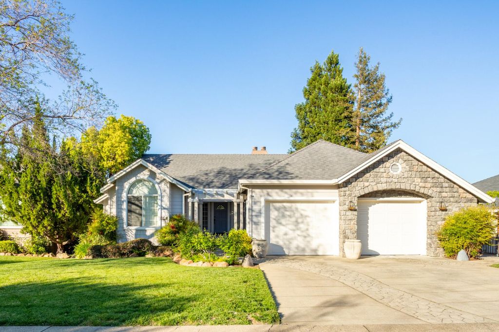 3126 Riesling Path, Redding, CA 96001