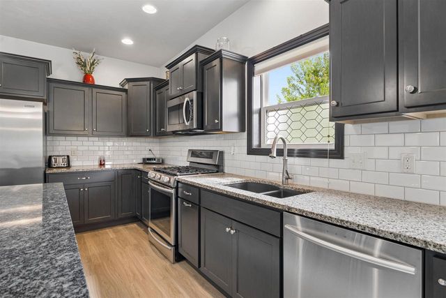 2127 W KOHL DRIVE, Appleton, WI 54913