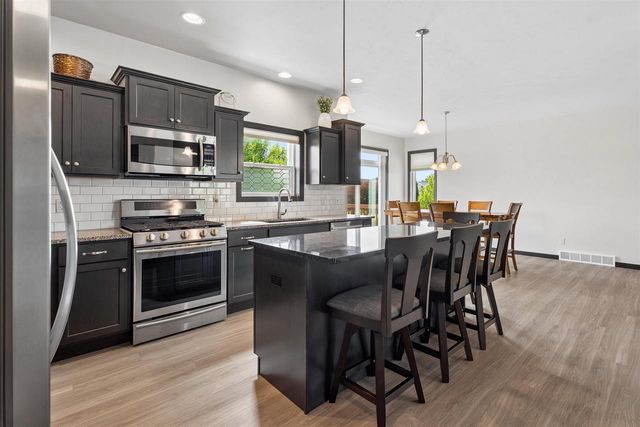 2127 W KOHL DRIVE, Appleton, WI 54913