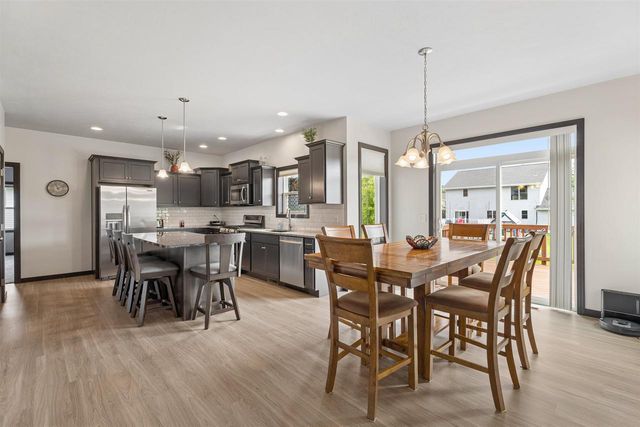 2127 W KOHL DRIVE, Appleton, WI 54913