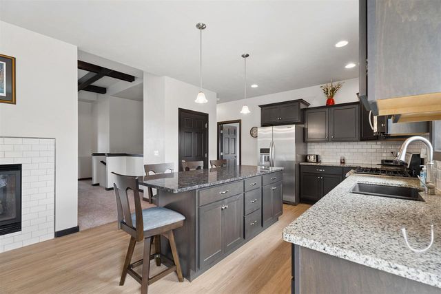 2127 W KOHL DRIVE, Appleton, WI 54913