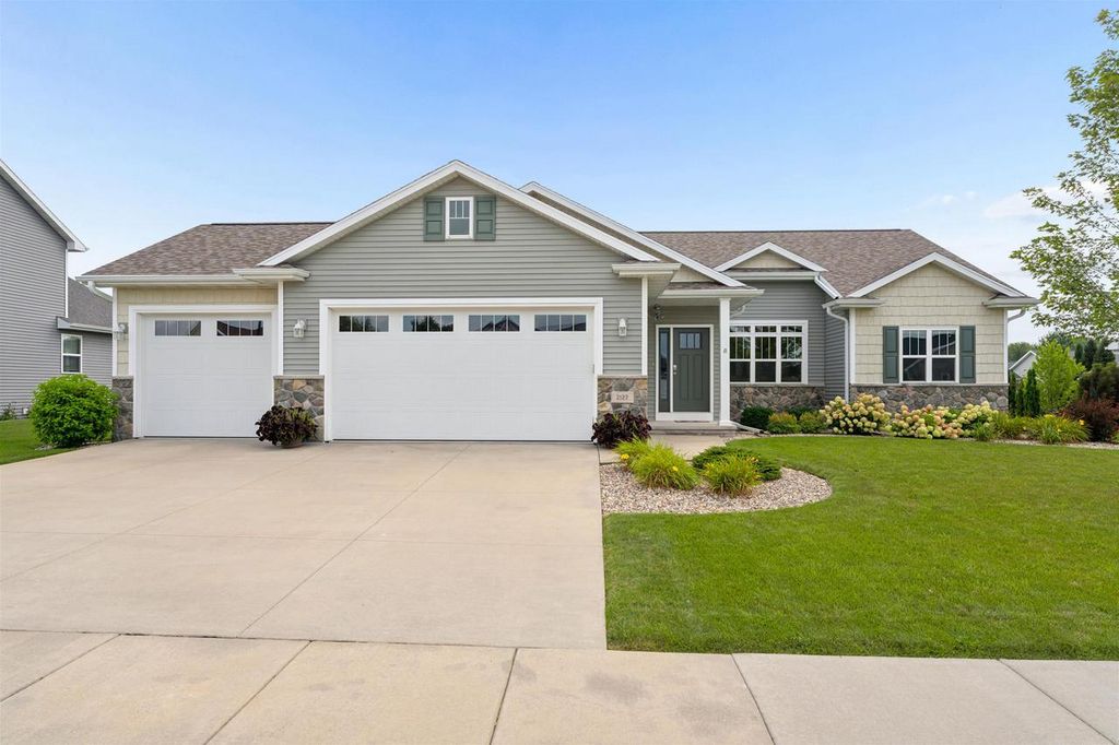 2127 W KOHL DRIVE, Appleton, WI 54913