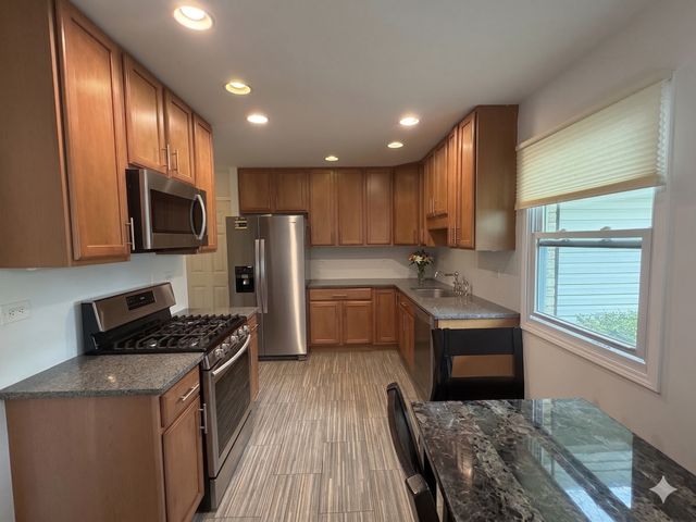 852 E Anderson Drive, Palatine, IL 60074