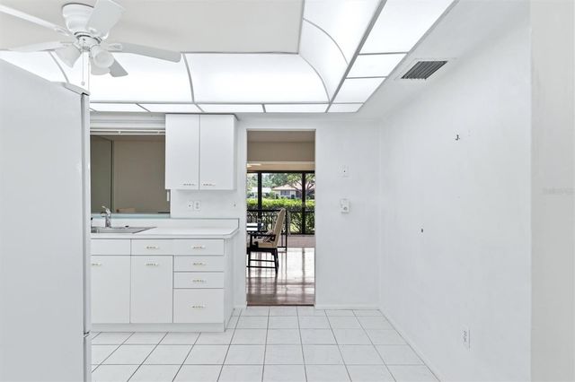 5451 GOLF POINTE DRIVE V-225, Sarasota, FL 34243