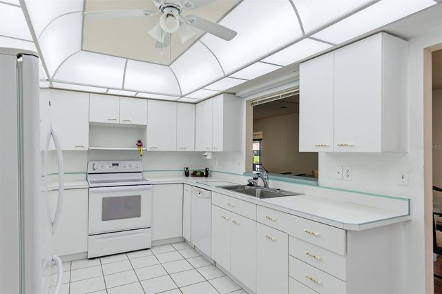 5451 GOLF POINTE DRIVE V-225, Sarasota, FL 34243