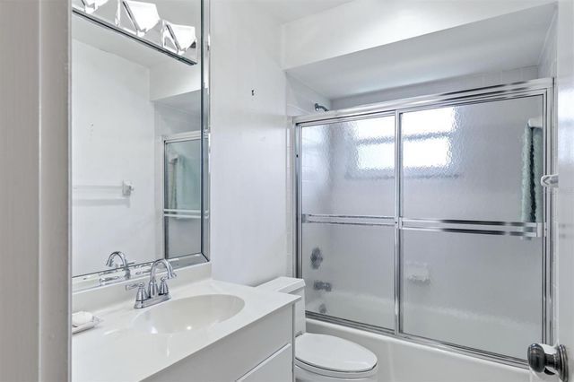5451 GOLF POINTE DRIVE V-225, Sarasota, FL 34243