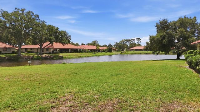 5451 GOLF POINTE DRIVE V-225, Sarasota, FL 34243