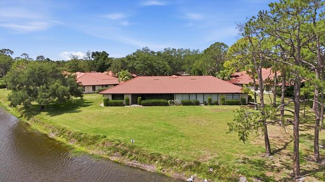 5451 GOLF POINTE DRIVE V-225, Sarasota, FL 34243
