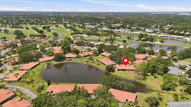 5451 GOLF POINTE DRIVE V-225, Sarasota, FL 34243