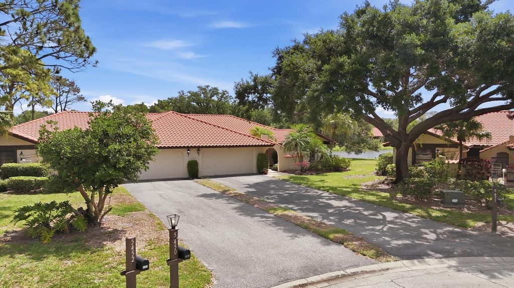 5451 GOLF POINTE DRIVE V-225, Sarasota, FL 34243