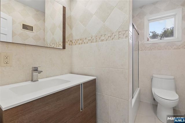 585 W Englewood Avenue, Teaneck, NJ 07666