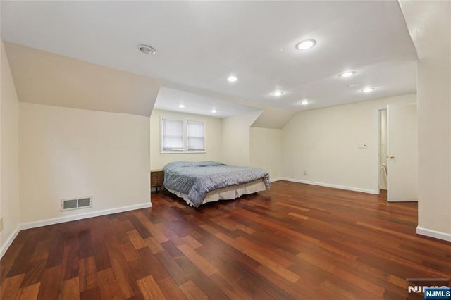 585 W Englewood Avenue, Teaneck, NJ 07666