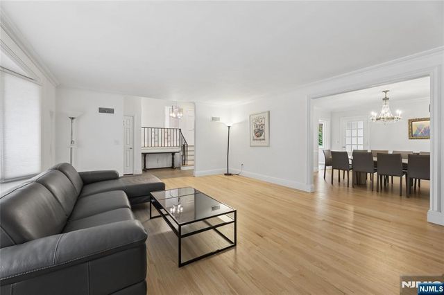 585 W Englewood Avenue, Teaneck, NJ 07666
