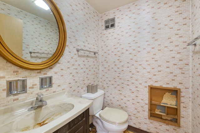 7745 Beckwith Road, Morton Grove, IL 60053