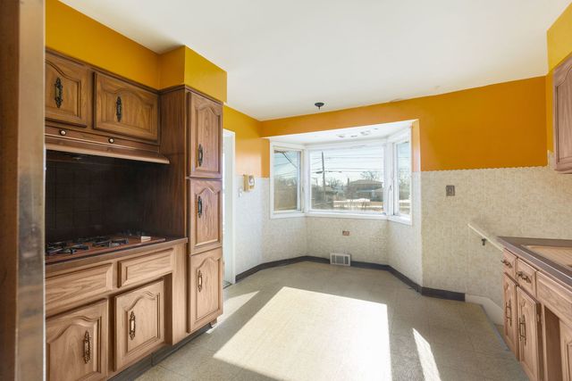 7745 Beckwith Road, Morton Grove, IL 60053