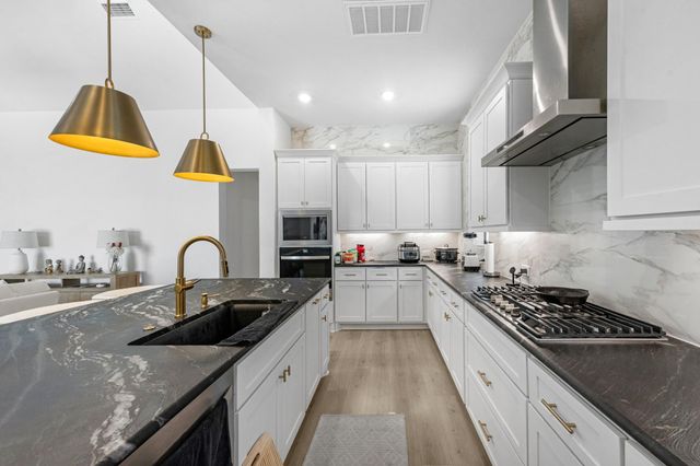 1402 Sunrise View Lane, Missouri City, TX 77459