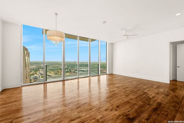 610 E Market St Unit 3110, San Antonio, TX 78205