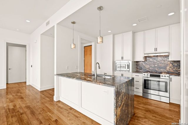 610 E Market St Unit 3110, San Antonio, TX 78205