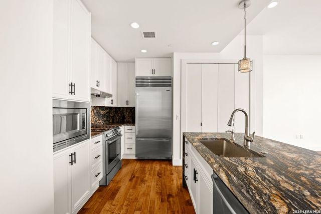 610 E Market St Unit 3110, San Antonio, TX 78205