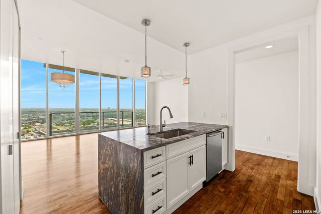610 E Market St Unit 3110, San Antonio, TX 78205