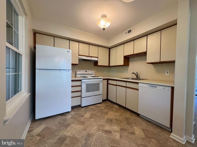 301 SASSAFRAS CT, Warrington, PA 18976