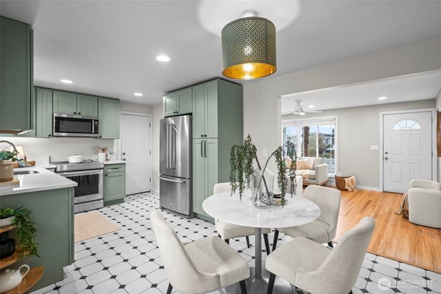 16519 116th Place SE, Renton, WA 98058