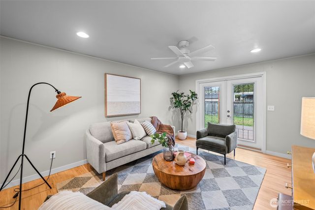 16519 116th Place SE, Renton, WA 98058