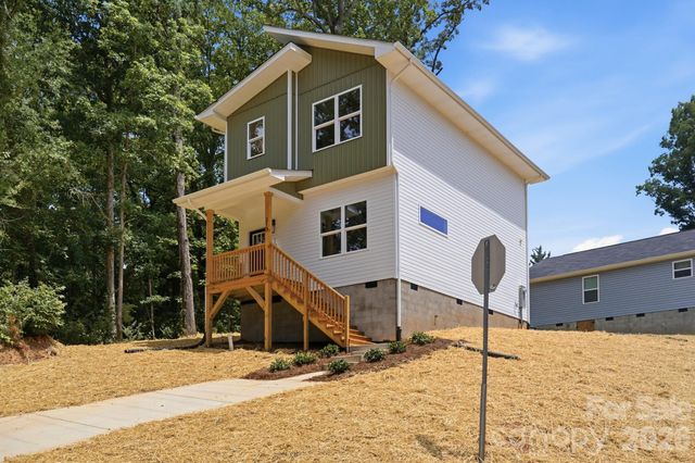 210 8th Avenue Drive SE, Hickory, NC 28602