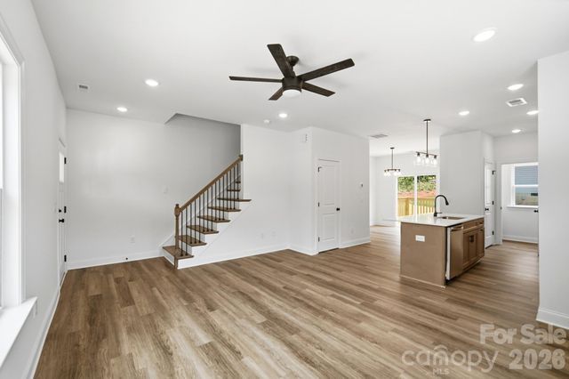 210 8th Avenue Drive SE, Hickory, NC 28602