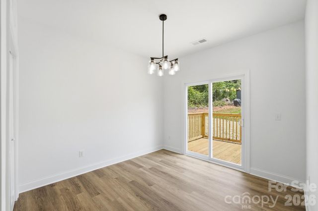 210 8th Avenue Drive SE, Hickory, NC 28602