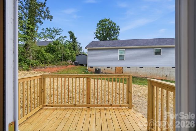 210 8th Avenue Drive SE, Hickory, NC 28602