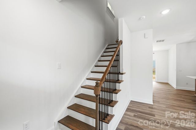 210 8th Avenue Drive SE, Hickory, NC 28602