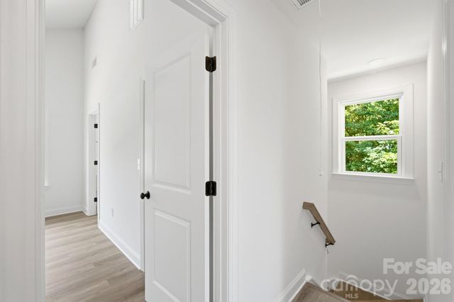 210 8th Avenue Drive SE, Hickory, NC 28602
