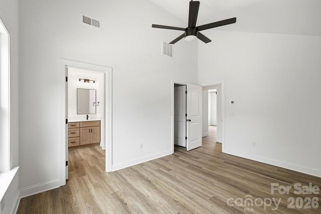 210 8th Avenue Drive SE, Hickory, NC 28602
