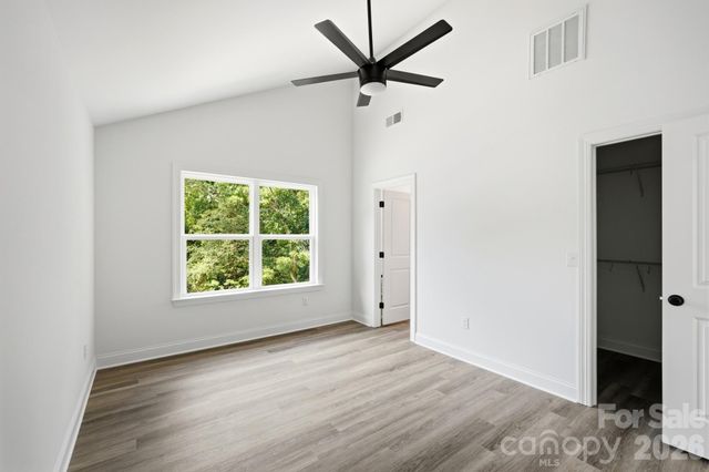 210 8th Avenue Drive SE, Hickory, NC 28602