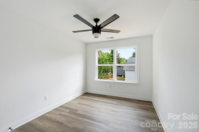 210 8th Avenue Drive SE, Hickory, NC 28602