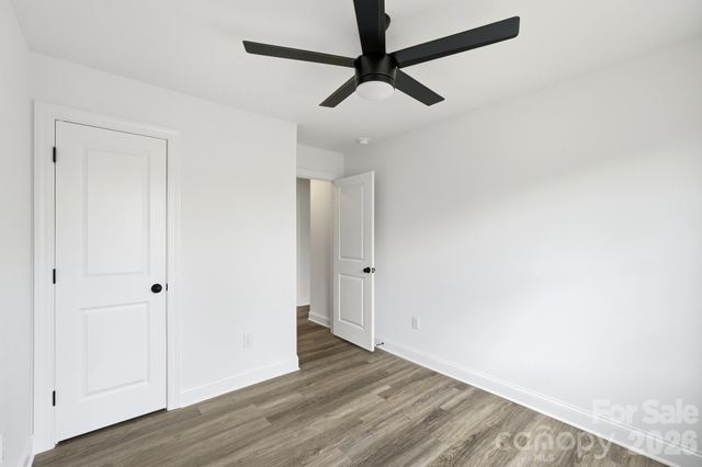 210 8th Avenue Drive SE, Hickory, NC 28602