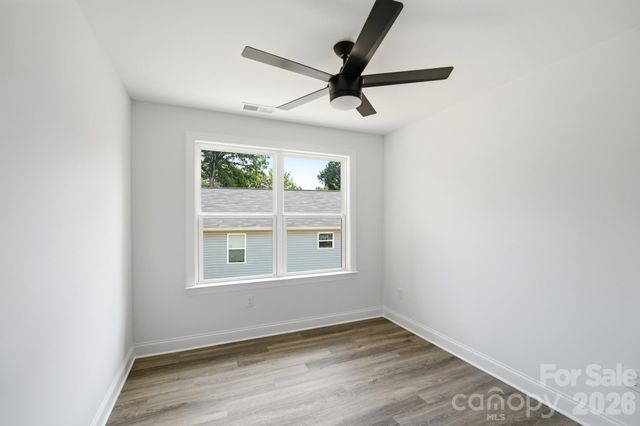 210 8th Avenue Drive SE, Hickory, NC 28602