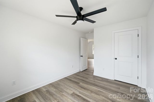 210 8th Avenue Drive SE, Hickory, NC 28602