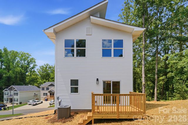 210 8th Avenue Drive SE, Hickory, NC 28602