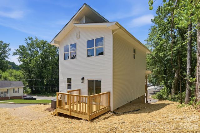 210 8th Avenue Drive SE, Hickory, NC 28602