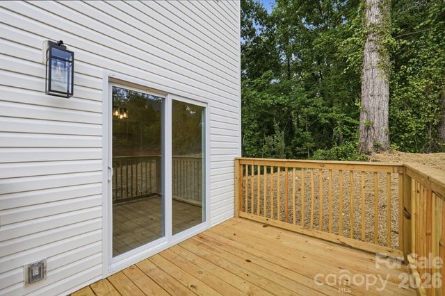 210 8th Avenue Drive SE, Hickory, NC 28602