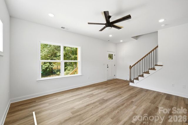 210 8th Avenue Drive SE, Hickory, NC 28602