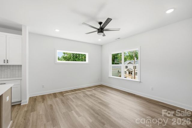 210 8th Avenue Drive SE, Hickory, NC 28602