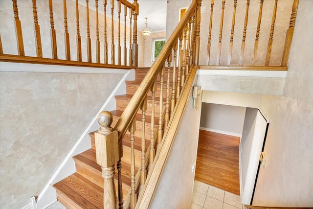 1151 W Bryn Mawr Avenue, Roselle, IL 60172