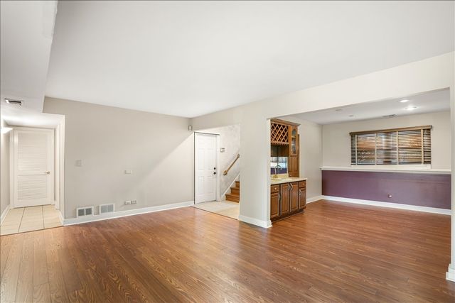 1151 W Bryn Mawr Avenue, Roselle, IL 60172