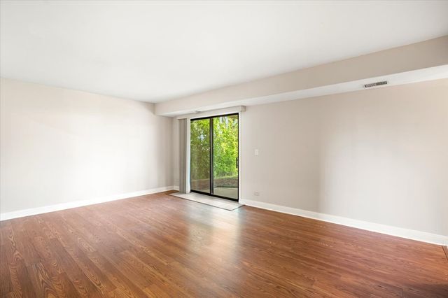 1151 W Bryn Mawr Avenue, Roselle, IL 60172