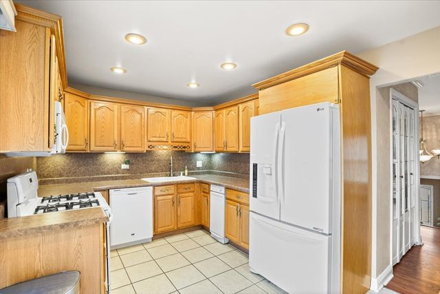 1151 W Bryn Mawr Avenue, Roselle, IL 60172