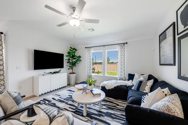 218 Betsy RD, Hutto, TX 78634